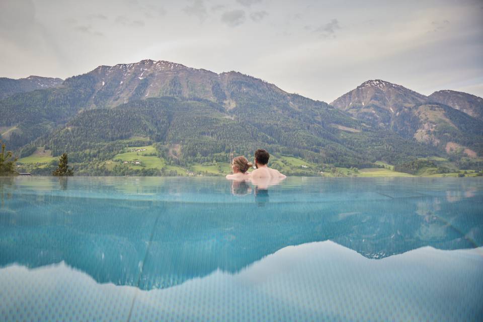 Infinity Pool ht: Unterwasserliegen Designhotel Sonnhof by Vitus Winkler