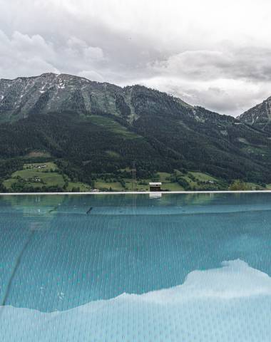 Infinity Pool Berge Panorama Pongau