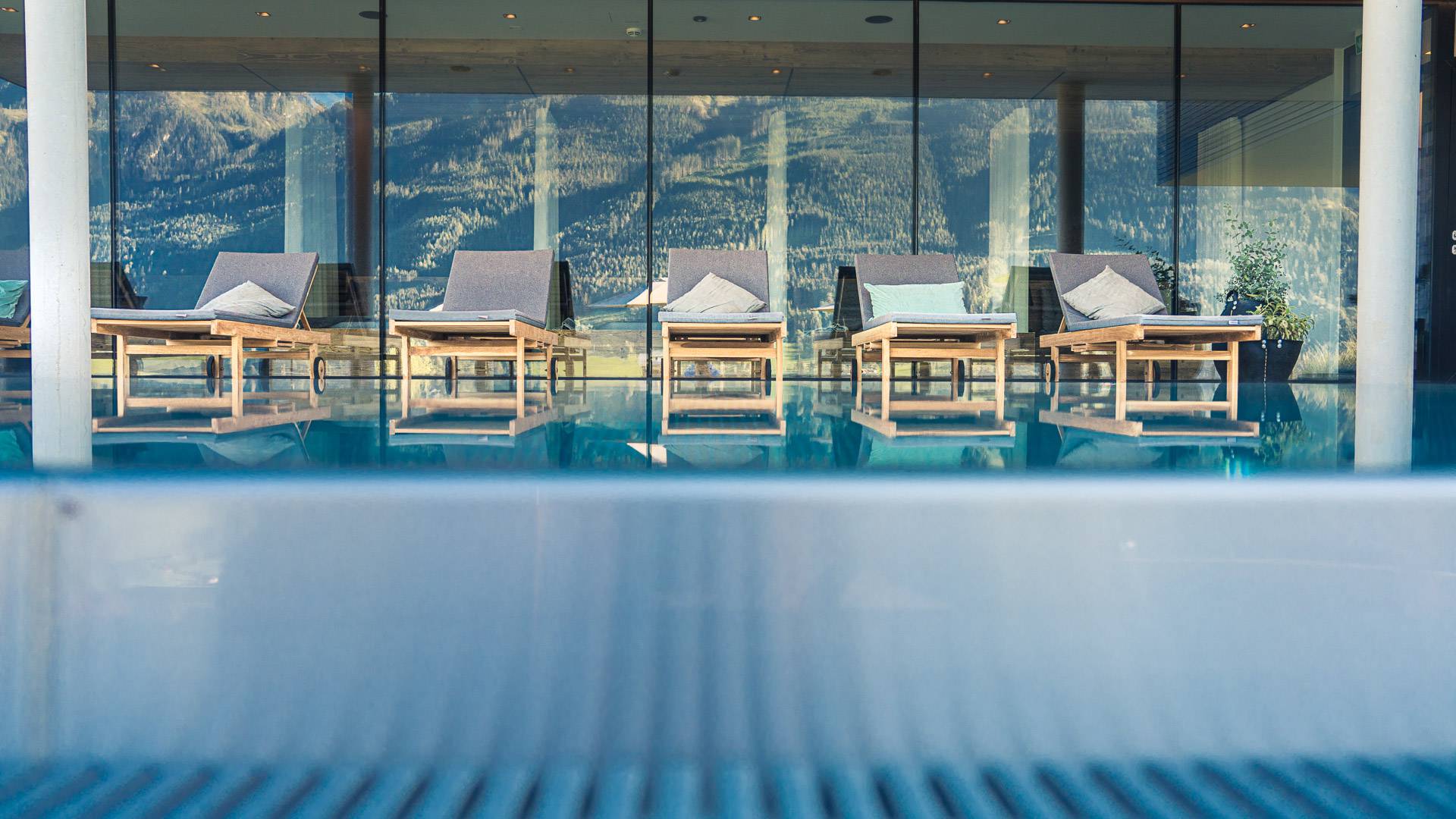 Pool Wellness Sonnenliegen