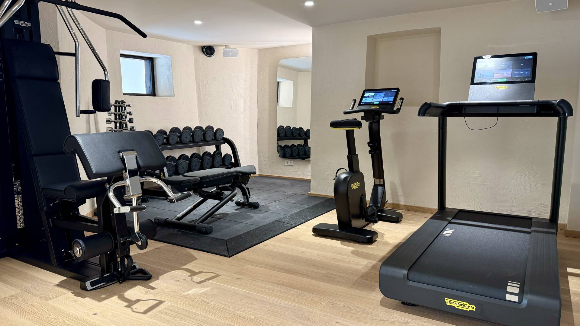 Fitnessstudio im Sonnhof by Vitus Winkler